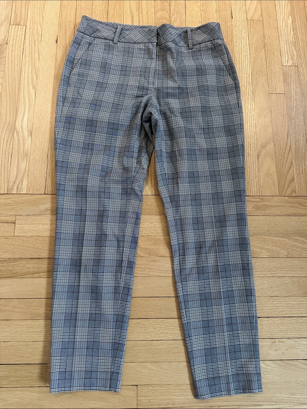 5 for $25 // RW & Co suiting gray and white plaid pants size 6